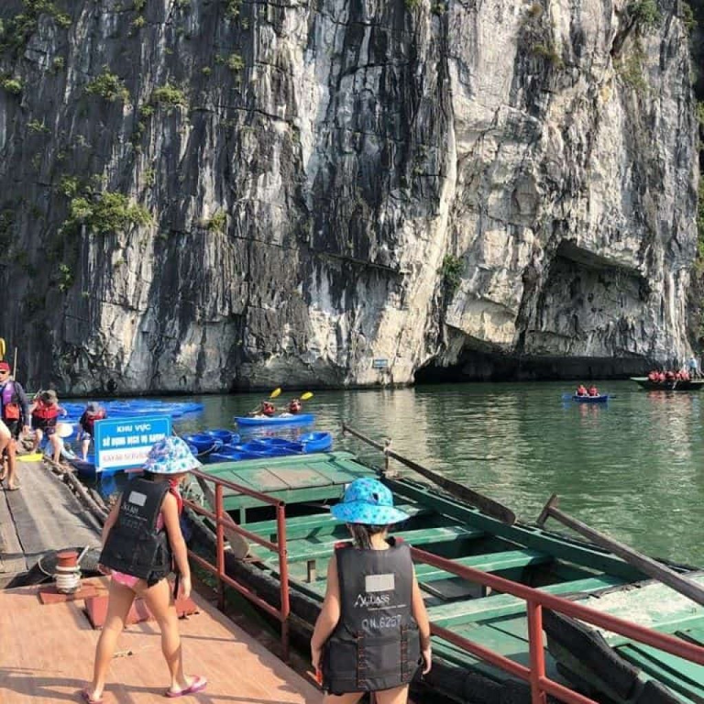 kayaking luon cave