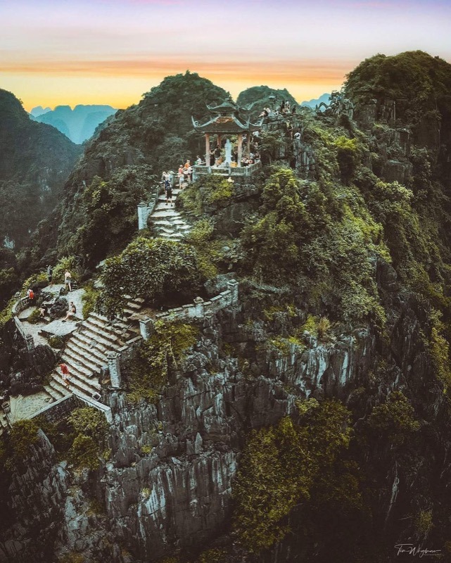 Mua Cave in Ninh Binh – challenge yourself with the 500-step to the top