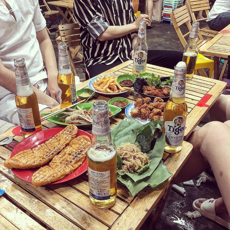 delicious street food at Ta Hien street