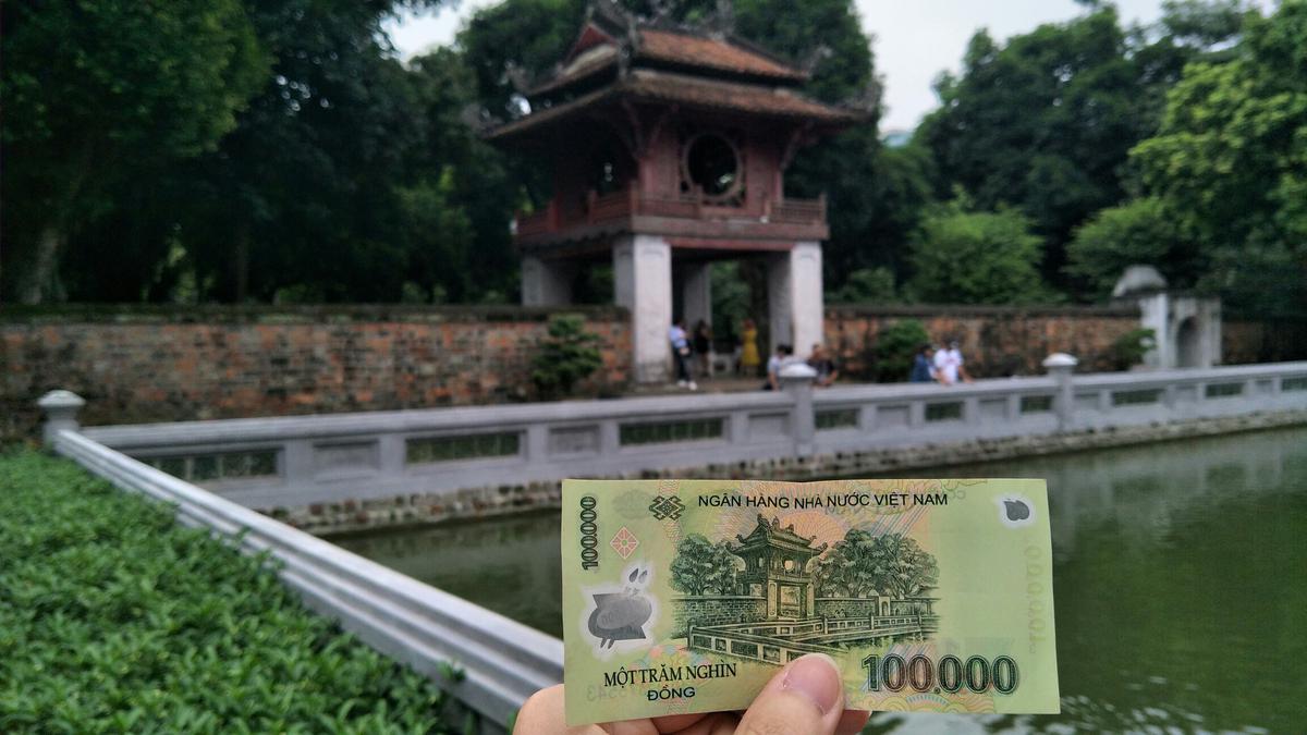 Printed in the Vietnamese money paper Temple of Literature